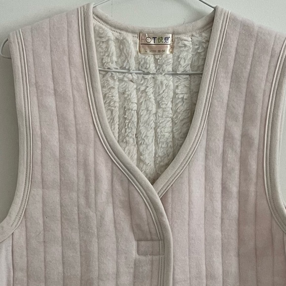 Pink Vest with fluffy inside and velcro closure cotton and fluffy - Picture 3 of 11